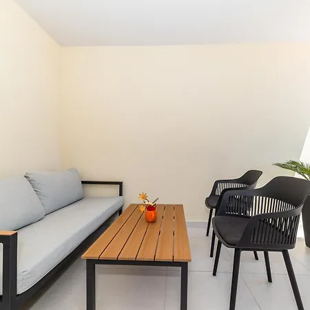 Porto Sole By Belmont Realty Apartman